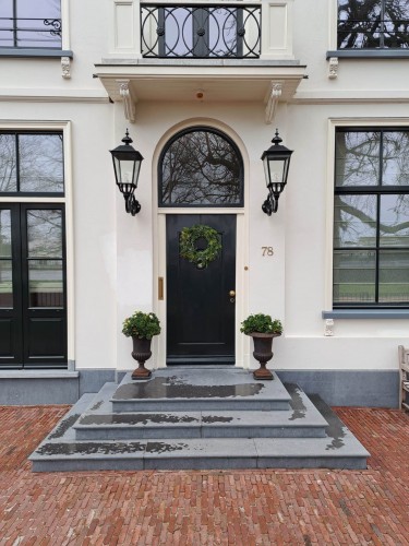 Bordes met Amsterdams profiel van Belgisch hardsteen